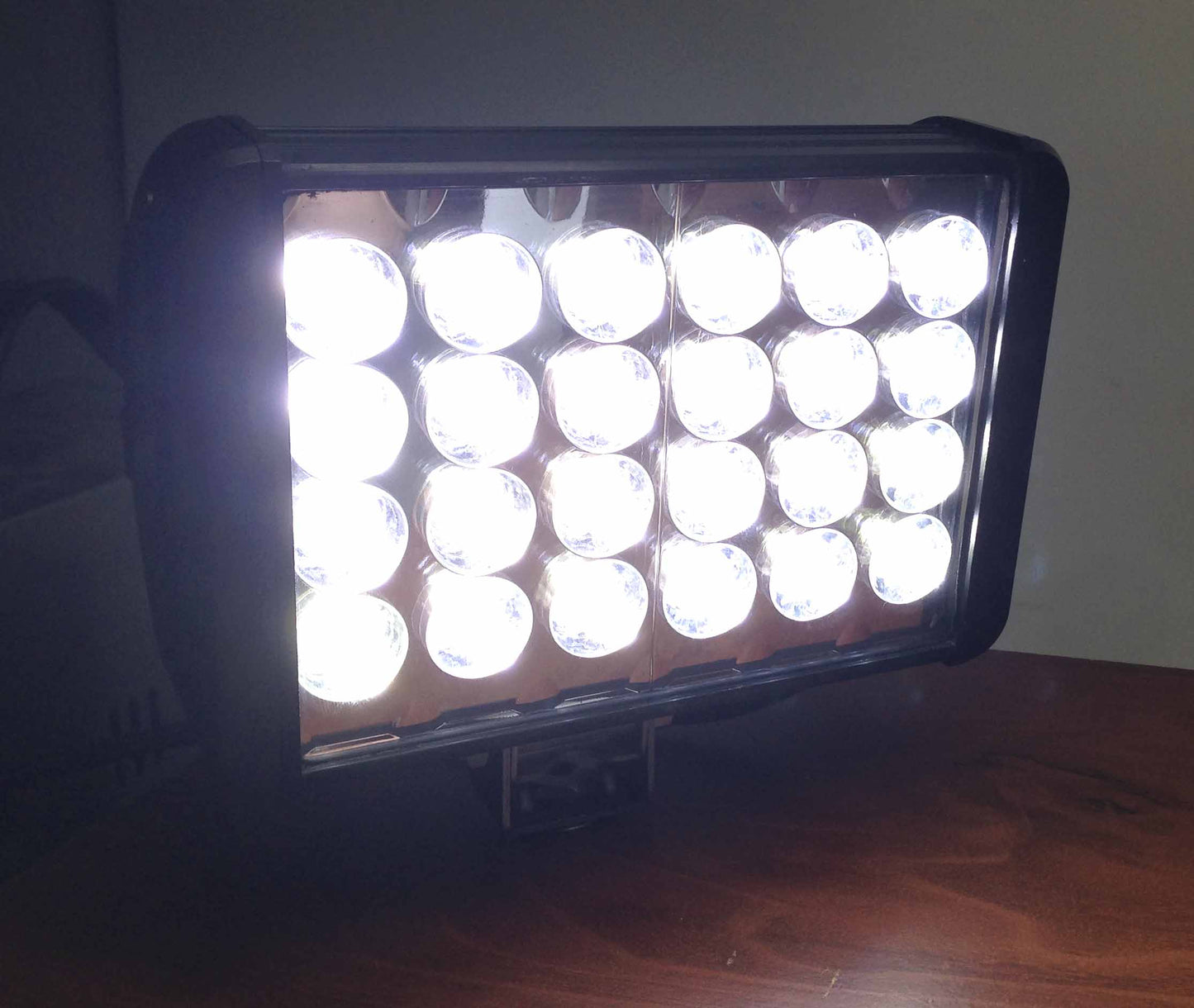 TILTABLE MARINE BOAT TRUCK ATV OFF ROAD 24 LED FLOODLIGHT SPOTLIGHT 24W IP65